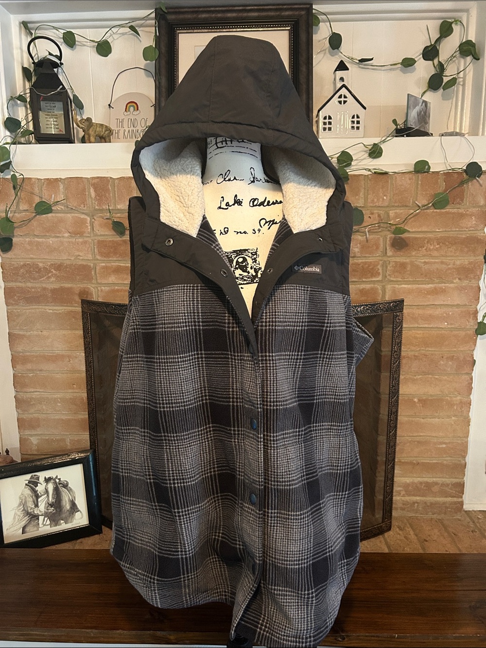Columbia Womens Plaid Hooded
Snap Fleece vest
